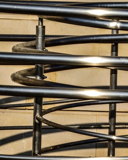 Urządzenia hydrauliczne i pneumatyczne – zastosowanie w przemyśle